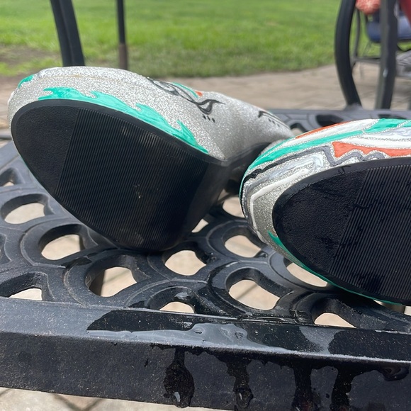 Customer Made Football Team High-heeled Pumps, Size 7 1/2 - Picture 5 of 12